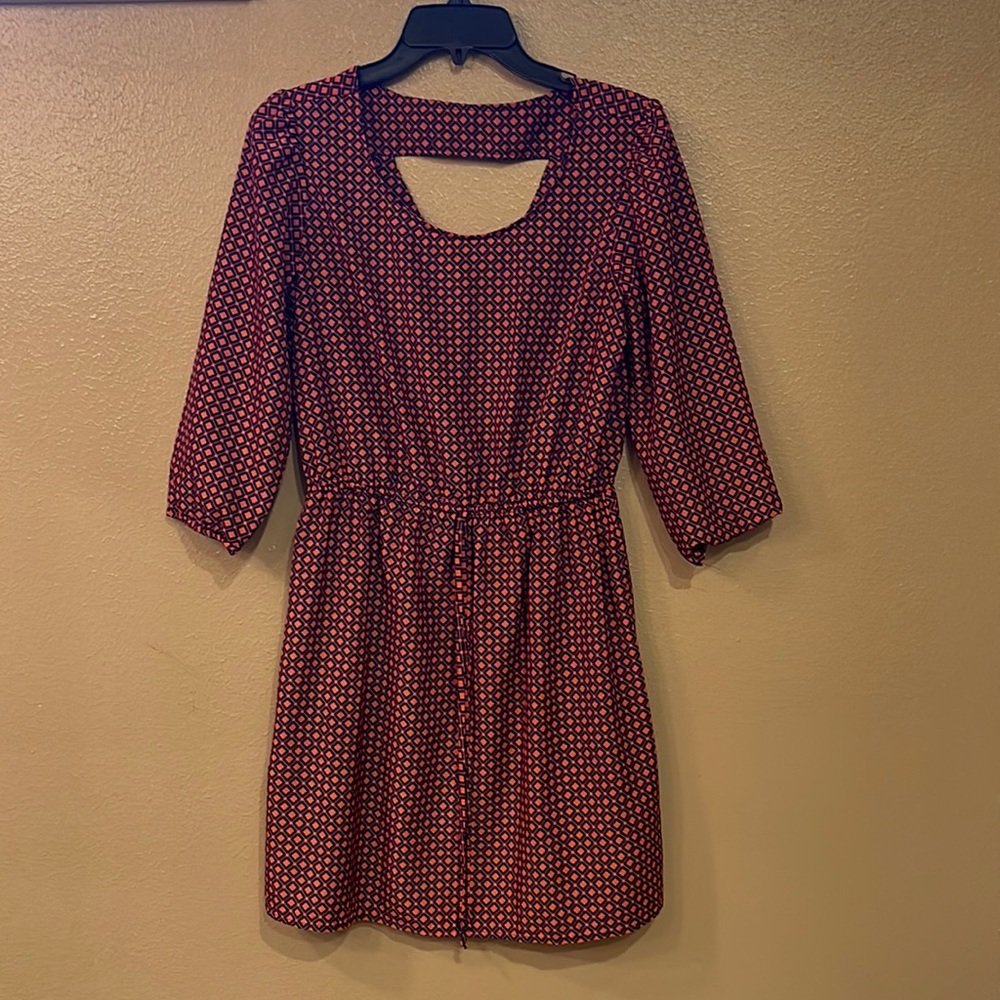 Fun wrinkle free dress w cool back